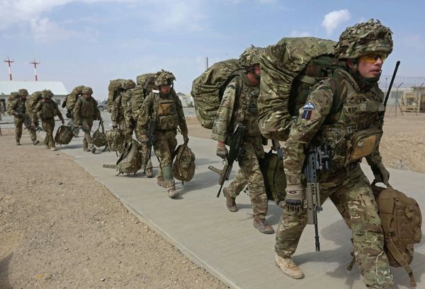British troops prepare to depart upon the end of operations for US Marines and British combat troops in Helmand. - Sputnik International