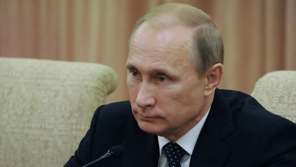 Russia has enough reserves to meet state budget goals regardless of global political and economic trends, Vladimir Putin said. Russia will not increase its state deficit. - Sputnik International