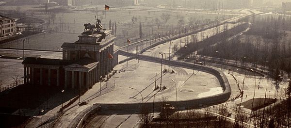 Brandenburg Gate / Arial View / 1962 Berlin, Brandenburg Gate. - Arial view with the Berlin Wall. - Photo, c.1962. - Sputnik International