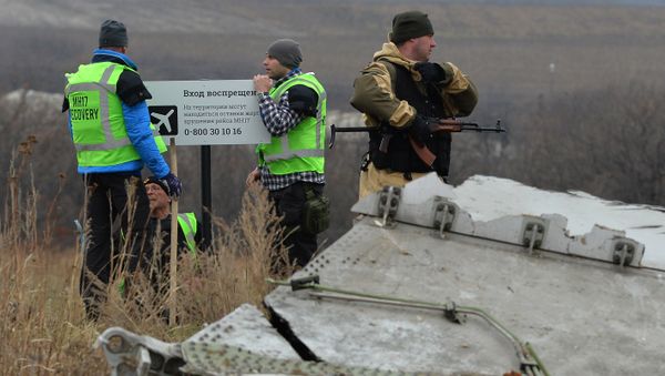 Dutch experts work at Malaysia Airlines Flight MH17 crash site Dutch experts work at Malaysia Airlines Flight MH17 crash site - Sputnik International