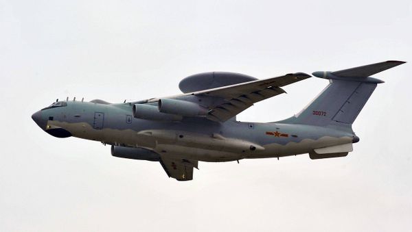 Самолет дальнего радиолокационного обнаружения KJ-2000 китайской армии - Sputnik International