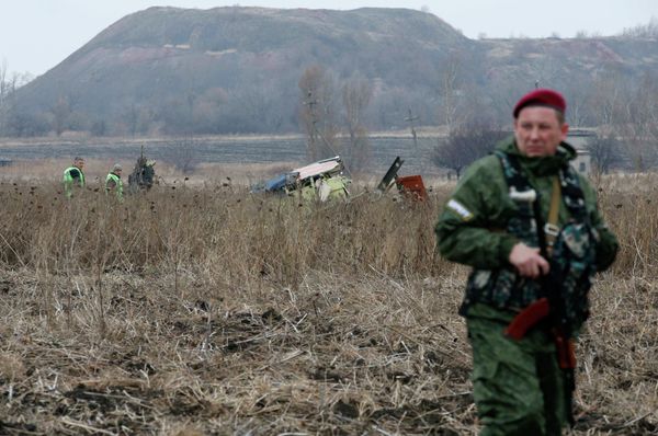 Investigating the Tragedy: Dutch Experts Clearing MH17 Crash Site - Sputnik International
