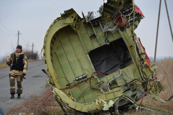 Investigating the Tragedy: Dutch Experts Clearing MH17 Crash Site - Sputnik International