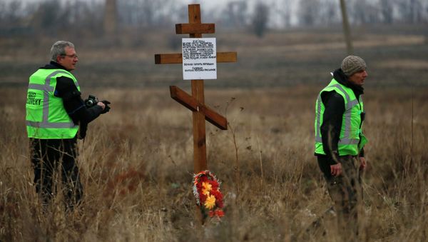 Dutch experts have arrived at the Malaysian MH17 flight crash site in eastern Ukraine Dutch experts have arrived at the Malaysian MH17 flight crash site in eastern Ukraine - Sputnik International