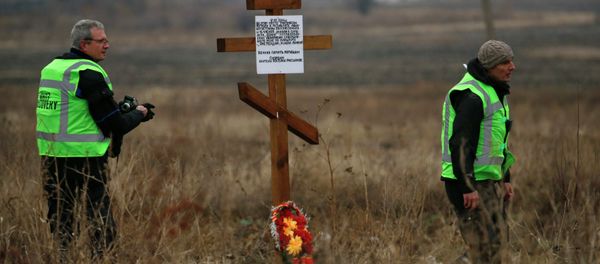 Dutch experts have arrived at the Malaysian MH17 flight crash site in eastern Ukraine Dutch experts have arrived at the Malaysian MH17 flight crash site in eastern Ukraine - Sputnik International