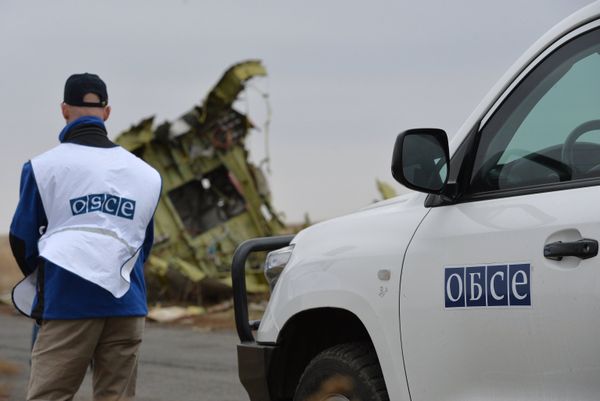 Investigating the Tragedy: Dutch Experts Clearing MH17 Crash Site - Sputnik International
