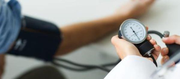 Doctor measuring patient's blood pressure Doctor measuring patient's blood pressure - Sputnik International