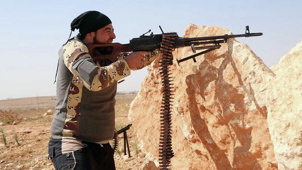 Turkey and the United States are said to have reached an agreement on training so-called moderate Syrian rebels fighting the Bashar Assad government. Photo: A Free Syrian Army fighter in Aleppo, Syria, October 3, 2014. - Sputnik International