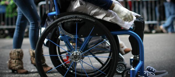 Senior Airman, Brian Kolfage Jr. rolls in his wheelchair with his wife Ashley (L) Senior Airman, Brian Kolfage Jr. rolls in his wheelchair with his wife Ashley (L) - Sputnik International