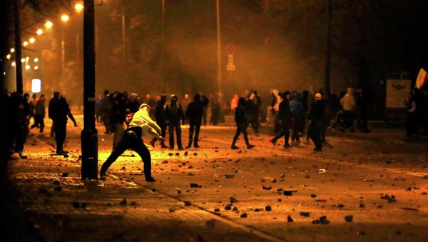 Several hundred masked men threw stones and flares at lines of riot police after they broke away from a far-right march Warsaw November 11, 2014 Several hundred masked men threw stones and flares at lines of riot police after they broke away from a far-right march Warsaw November 11, 2014 - Sputnik International