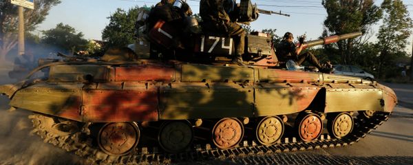 Soldiers of Ukrainian army ride on a tank in the port city of Mariupol, southeastern Ukraine, Friday, Sept. 5, 2014 Soldiers of Ukrainian army ride on a tank in the port city of Mariupol, southeastern Ukraine, Friday, Sept. 5, 2014 - Sputnik International