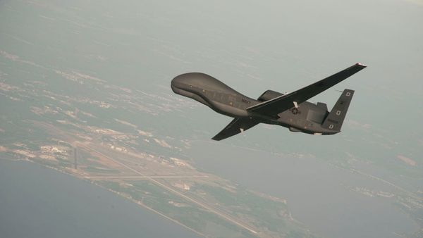 RQ-4 Global Hawk unmanned aerial vehicle conducts tests over Naval Air Station Patuxent River - Sputnik International