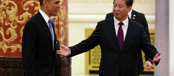 Chinese President Xi Jinping gestures to U.S. President Barack Obama (L) as they arrive for a lunch banquet in the Great Hall of the People in Beijing November 12, 2014 - Sputnik International