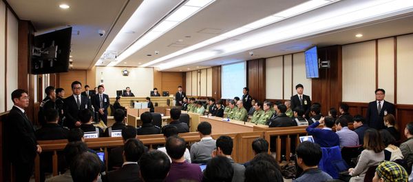 Sewol ferry crew members attend the start of verdict proceedings at a court room in Gwangju Sewol ferry crew members attend the start of verdict proceedings at a court room in Gwangju - Sputnik International