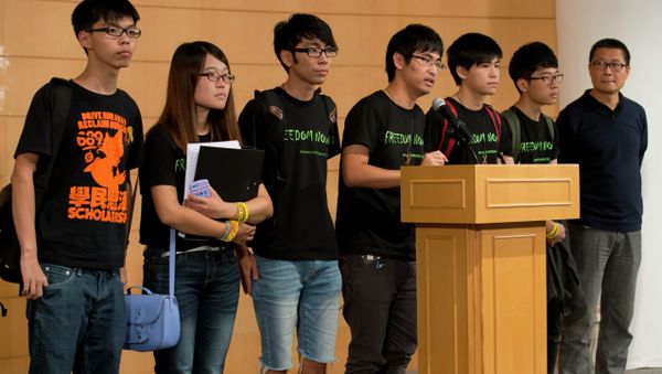 Hong Kong students who participated in pro-democracy protests denied in their attempt to meet with top Chinese officials in Beijing. - Sputnik International