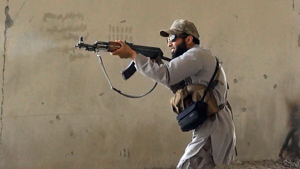 Islamic State fighters have threatened to execute 30 Lebanese soldiers captured in early August unless Lebanon releases hundreds of IS prisoners. - Sputnik International