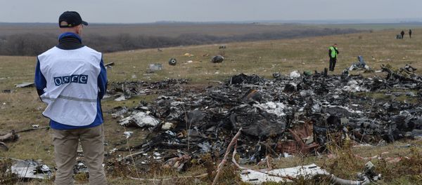 Dutch experts work at Malaysia Airlines Flight MH17 crash site Dutch experts work at Malaysia Airlines Flight MH17 crash site - Sputnik International