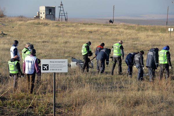 OSCE experts examine Malaysian aircraft crash site OSCE experts examine Malaysian aircraft crash site - Sputnik International