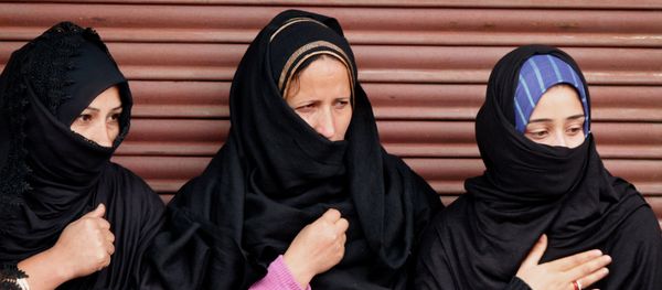 Kashmiri Shiite Muslim women participate in a Muharram procession in Srinagar, India - Sputnik International
