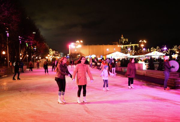 Ice and Pop-Art: Skating Rink in Moscow's Gorky Park Ice and Pop-Art: Skating Rink in Moscow's Gorky Park - Sputnik International