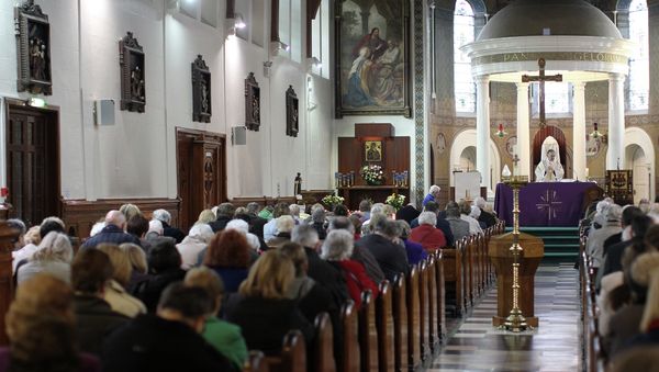 A priest takes mass at St Mary's Roman Catholic Church in Belfast, Northern Ireland. (File) A priest takes mass at St Mary's Roman Catholic Church in Belfast, Northern Ireland. (File) - Sputnik International