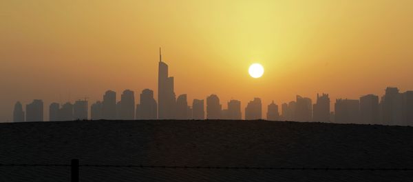The sun sets behind the city skyline at the Marina district as the Almas tower is seen in Dubai, United Arab Emirates - Sputnik International