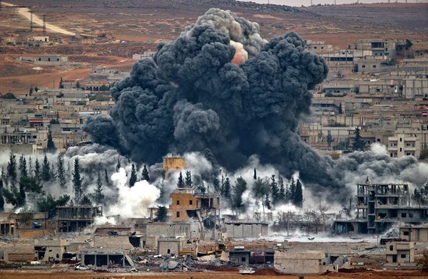 Syrian Kobani Sustains US Airstrikes Syrian Kobani Sustains US Airstrikes - Sputnik International