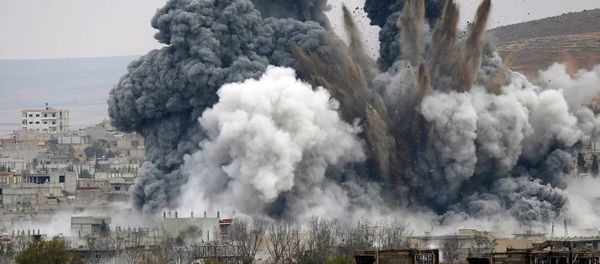 Smoke rises from the Syrian city of Kobani, following an airstrike by the US led coalition, seen from a hilltop outside Suruc, on the Turkey-Syria border Monday, Nov. 17, 2014. Smoke rises from the Syrian city of Kobani, following an airstrike by the US led coalition, seen from a hilltop outside Suruc, on the Turkey-Syria border Monday, Nov. 17, 2014. - Sputnik International