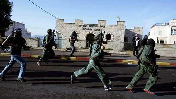 Israeli security personnel run next to a synagogue, where a suspected Palestinian attack took place. Israeli security personnel run next to a synagogue, where a suspected Palestinian attack took place. - Sputnik International