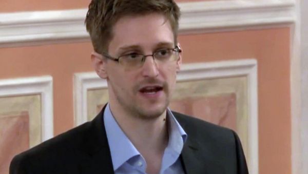Former NSA contractor Edward Snowden Former NSA contractor Edward Snowden - Sputnik International
