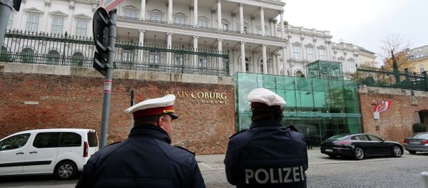 Police guard in front of Palais Coburg where closed-door nuclear talks with Iran take place in Vienna, Austria, Tuesday, Nov. 18, 2014 - Sputnik International