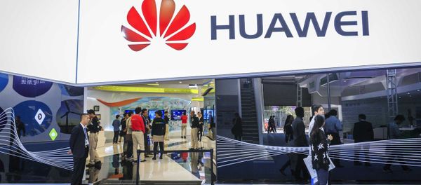 Visitors walk past the stand of Huawei during PT/EXPO COMM CHINA 2014 in Beijing, China, 27 September 2014 - Sputnik International