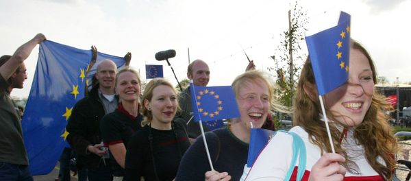 Youth from various European countries carry EU flags Youth from various European countries carry EU flags - Sputnik International