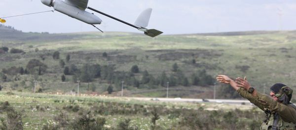 An Israeli soldier launches the Skylark drone during a drill near Bat Shlomo. An Israeli soldier launches the Skylark drone during a drill near Bat Shlomo. - Sputnik International