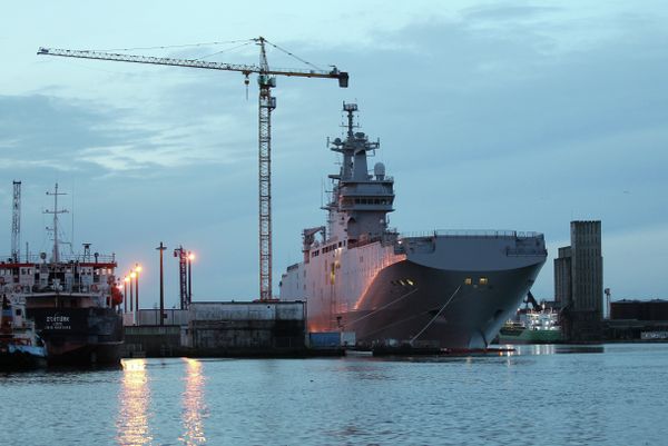 'Scandalous' Mistral Non-Delivery: Hollande Chooses to Be 'Good US Friend' - Sputnik International