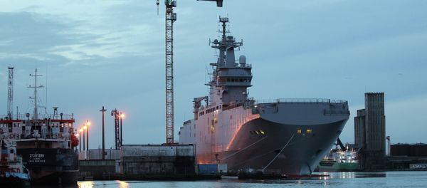 The Vladivostok Mistral-class helicopter carrier docks at Saint-Nazaire harbor, western France, Friday, Nov.14, 2014. - Sputnik International