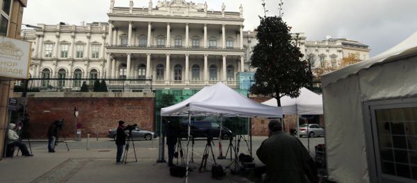 Journalists are waiting in front of Palais Coburg where closed-door nuclear talks with Iran take place in Vienna, Austria, Thursday, Nov. 20, 2014 Journalists are waiting in front of Palais Coburg where closed-door nuclear talks with Iran take place in Vienna, Austria, Thursday, Nov. 20, 2014 - Sputnik International