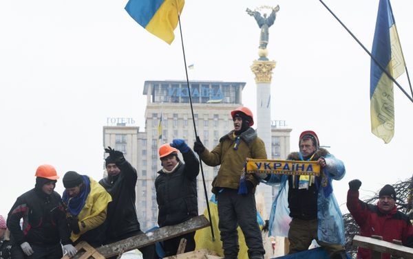 Internal security troops storm protesters' camp on Maidan Square Internal security troops storm protesters' camp on Maidan Square - Sputnik International