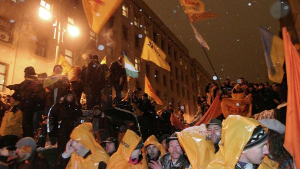 V. Yushchenko supporters at the Ukrainian President administration building - Sputnik International