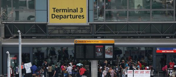 Passengers queue outside Terminal 3 at Heathrow Airport in London Passengers queue outside Terminal 3 at Heathrow Airport in London - Sputnik International