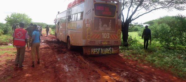 Rescue workers walk near a Nairobi-bound bus that was ambushed outside Mandera town, near Kenya's border with Somalia and Ethiopia, November 22, 2014 - Sputnik International