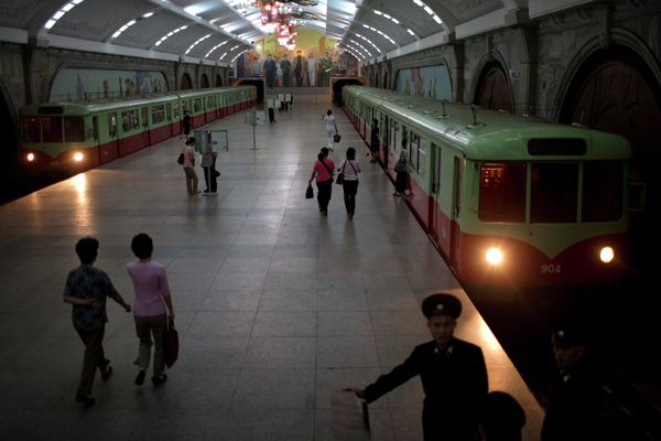 Commuters walk inside Puhung subway station, or prosperity station, in Pyongyang, North Korea Commuters walk inside Puhung subway station, or prosperity station, in Pyongyang, North Korea - Sputnik International