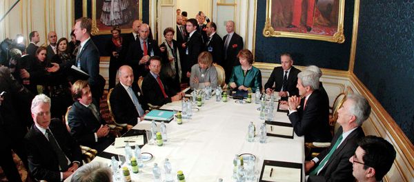 French Foreign Minister Laurent Fabius (3rd L), EU envoy Catherine Ashton (6th L), U.S. Secretary of State John Kerry (3rd R) and Britain's Foreign Secretary Philip Hammond (front L) sit a a table during talks in Vienna November 21, 2014 - Sputnik International