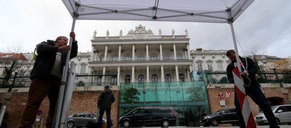 Journalists fix a tent in front of Palais Coburg where closed-door nuclear talks with Iran take place in Vienna, Austria, Wednesday, Nov. 19, 2014 Journalists fix a tent in front of Palais Coburg where closed-door nuclear talks with Iran take place in Vienna, Austria, Wednesday, Nov. 19, 2014 - Sputnik International