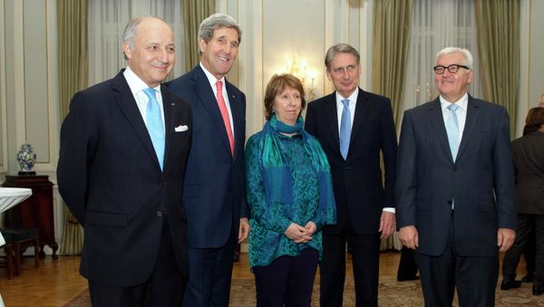 French Foreign Minister Laurent Fabius, U.S. State Secretary John Kerry, former European Union (EU) foreign policy chief Catherine Ashton, British Foreign Secretary Philip Hammond and German Foreign Minister Frank-Walter Steinmeier (L-R) meet for dinner at the residence of the British ambassador in Vienna French Foreign Minister Laurent Fabius, U.S. State Secretary John Kerry, former European Union (EU) foreign policy chief Catherine Ashton, British Foreign Secretary Philip Hammond and German Foreign Minister Frank-Walter Steinmeier (L-R) meet for dinner at the residence of the British ambassador in Vienna - Sputnik International