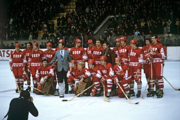 A Hockey Legend: Viktor Tikhonov's Life in Pictures A Hockey Legend: Viktor Tikhonov's Life in Pictures - Sputnik International