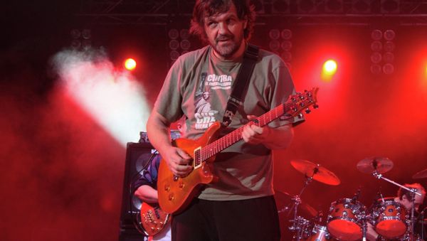 Renowned Serbian filmmaker Emir Kusturica performing with The No Smoking Orchestra at Kiev's Balkanfest music festival. - Sputnik International
