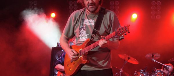 Renowned Serbian filmmaker Emir Kusturica performing with The No Smoking Orchestra at Kiev's Balkanfest music festival. - Sputnik International