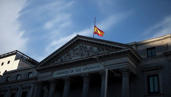 A Spanish flag flies at half staff in memory of Spain's former Prime Minister Adolfo Suarez at the Parliament in Madrid, Spain - Sputnik International