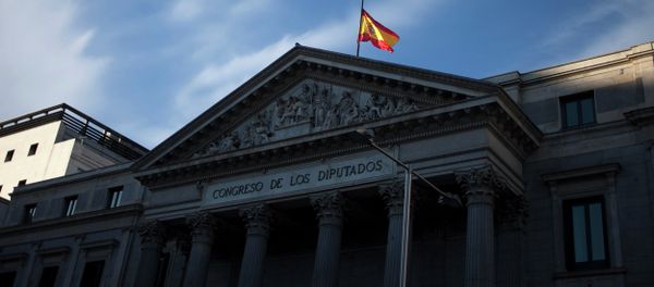 A Spanish flag flies at half staff in memory of Spain's former Prime Minister Adolfo Suarez at the Parliament in Madrid, Spain - Sputnik International